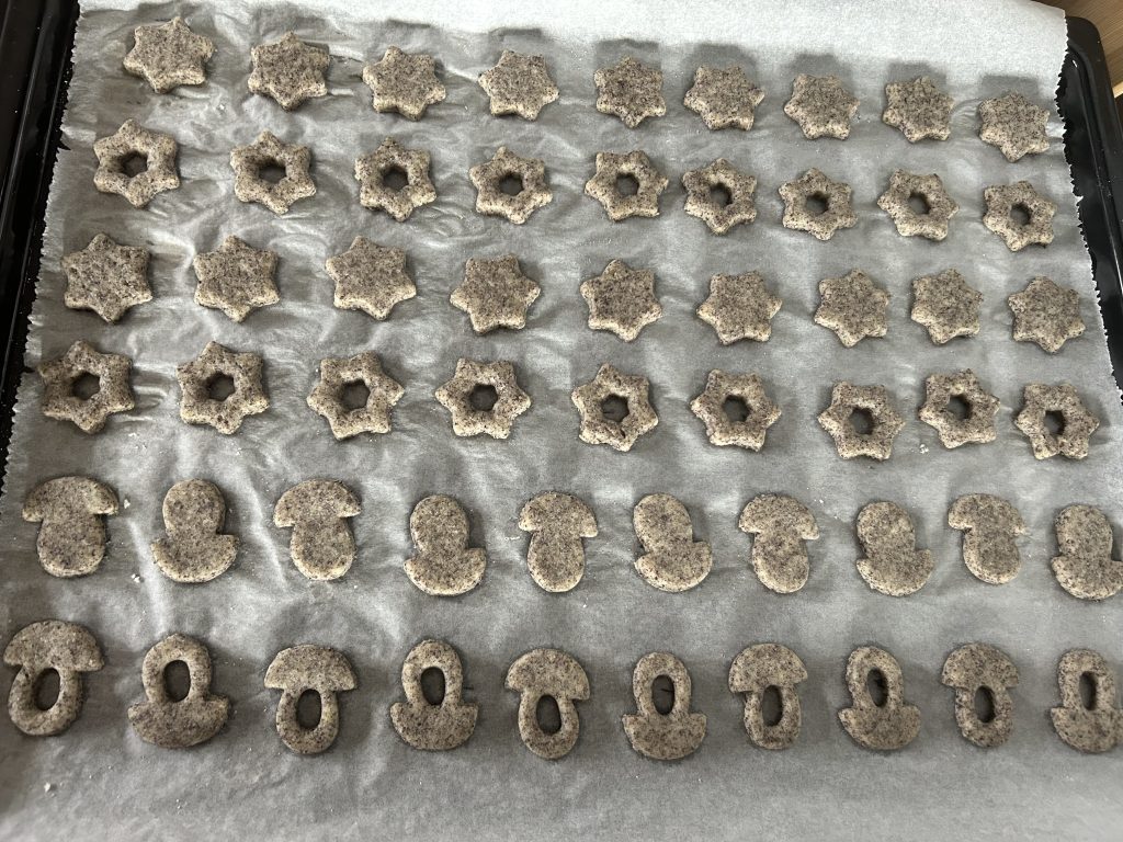 Makové linecké koláčky s džemem