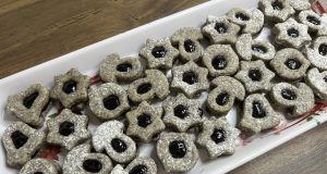 Makové linecké koláčky s džemem Makové linecké koláčky s džemem