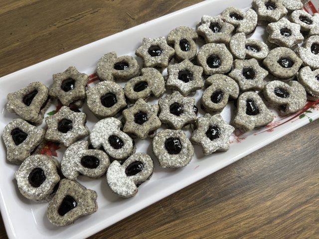 Makové linecké koláčky s džemem