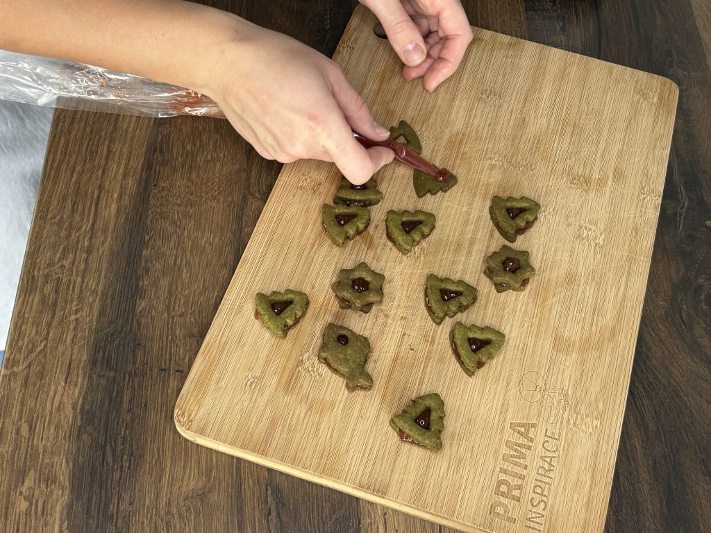 Matcha linecké koláčky – moderní vánoční klasika v zeleném kabátku