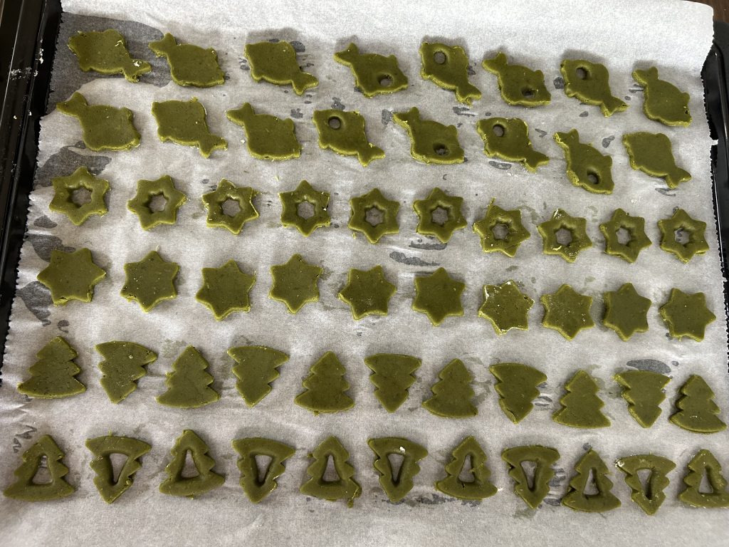 Matcha linecké koláčky – moderní vánoční klasika v zeleném kabátku