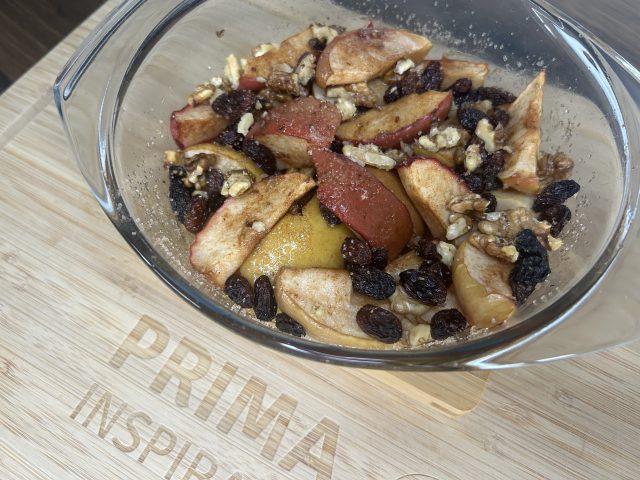 Voňavá pečená jablka s ořechy a skořicí