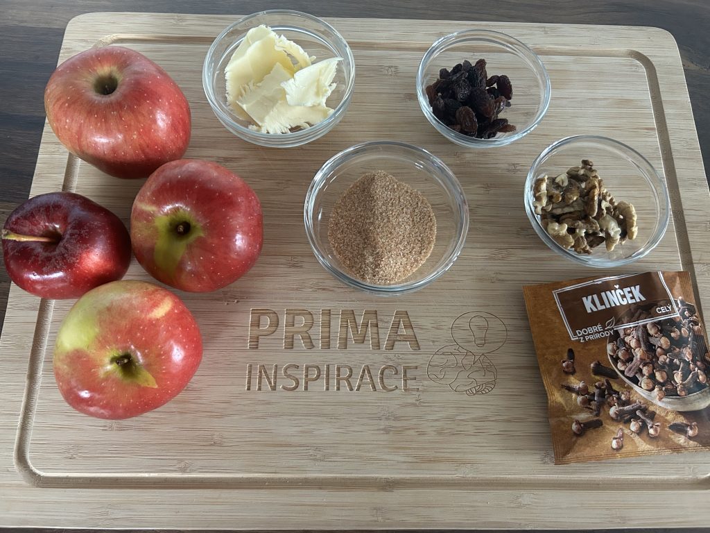 Voňavá pečená jablíčka s ořechy a skořicí