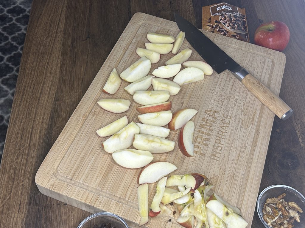 Voňavá pečená jablíčka s ořechy a skořicí