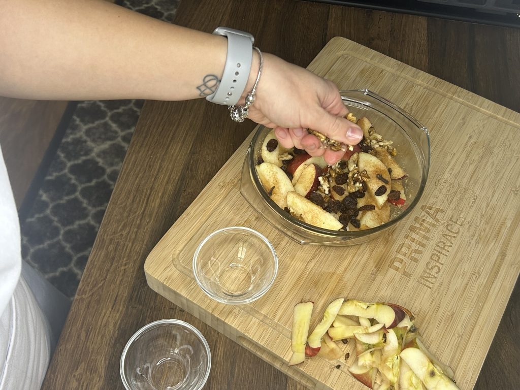 Voňavá pečená jablíčka s ořechy a skořicí