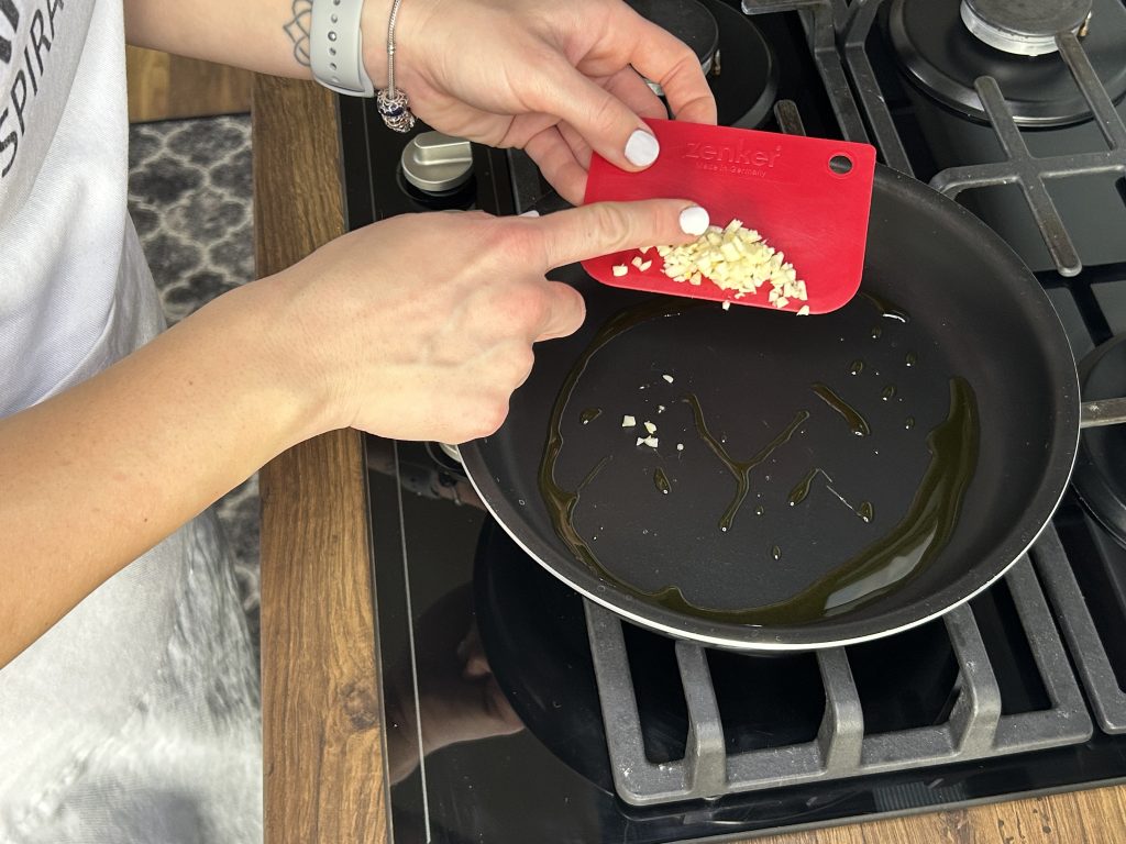 Penne s červenou čočkou a rajčatovou omáčkou