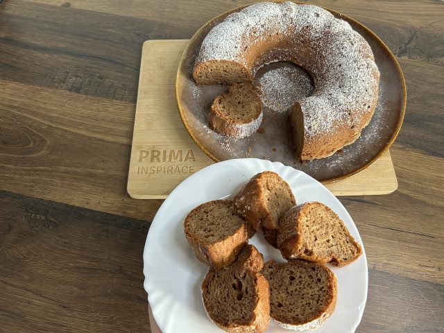 Nadýchaná perníková bábovka s jablky a skořicí Nadýchaná perníková bábovka s jablky a skořicí