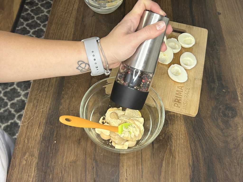 Plněná vajíčka s majonézou a hořčicí