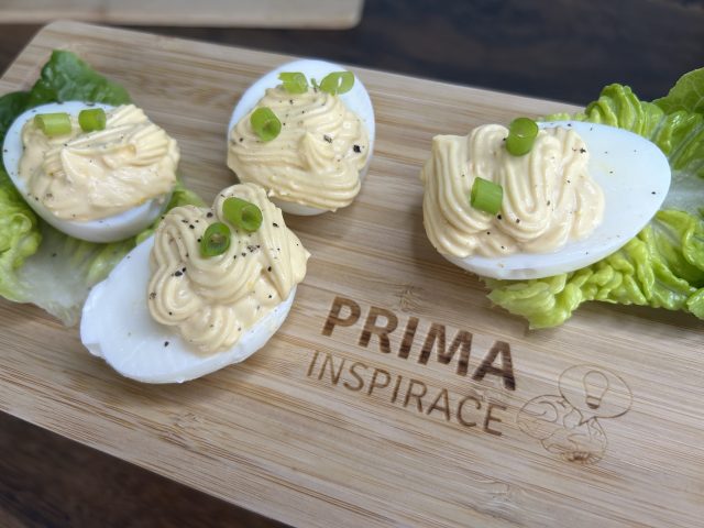 Plněná vajíčka s majonézou a hořčicí Plněná vajíčka s majonézou a hořčicí