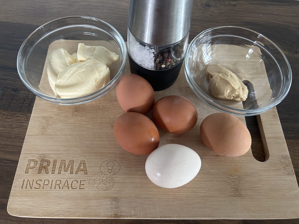 Plněná vajíčka s majonézou a hořčicí