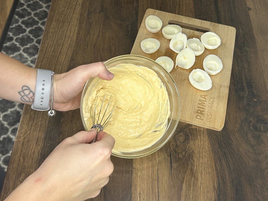 Plněná vajíčka s majonézou a hořčicí