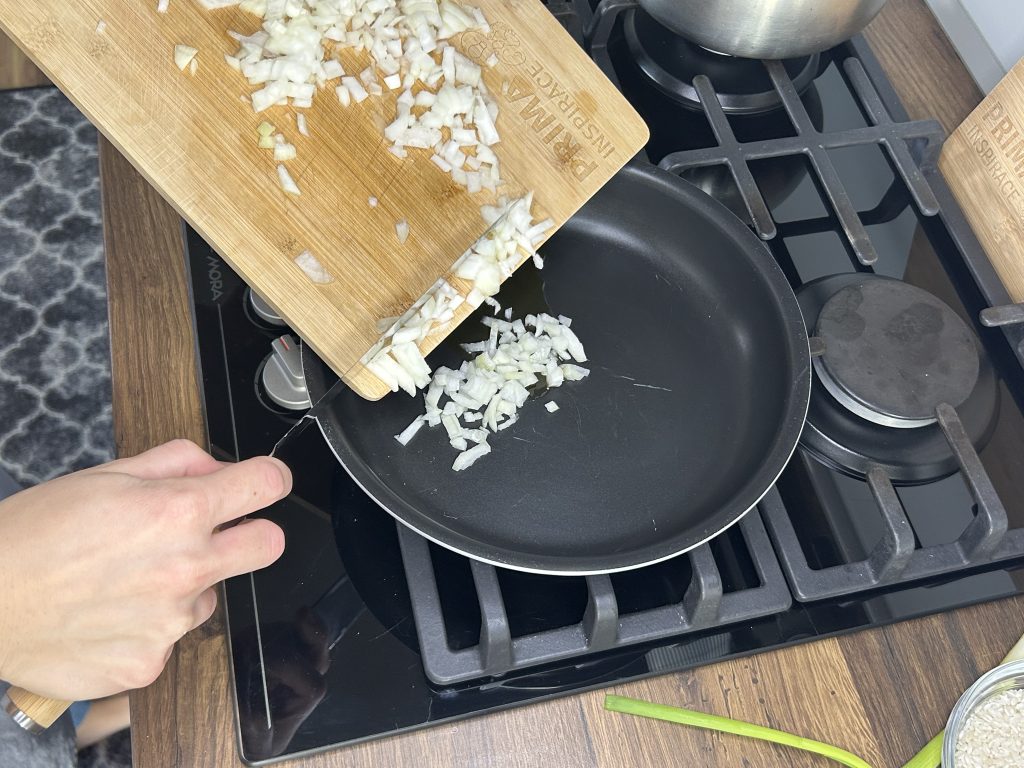 Plněná zapečená rajčata s rýží a cibulkou