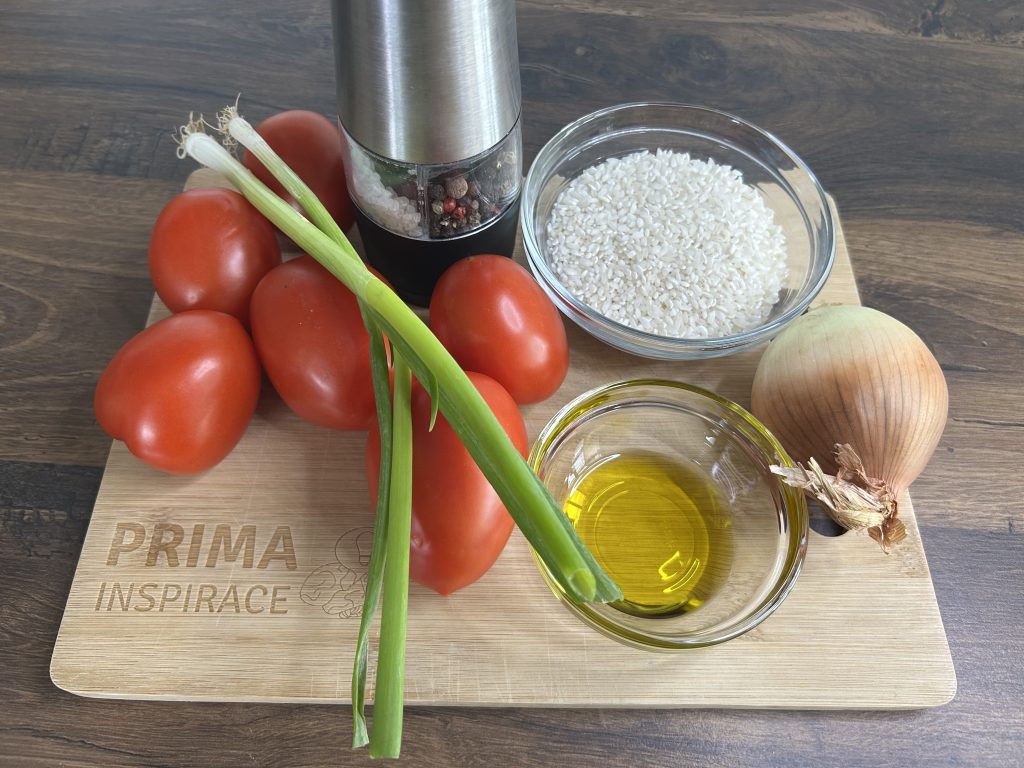 Plněná zapečená rajčata s rýží a cibulkou