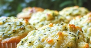 Slané cuketové muffiny se sýrem a bylinkami Slané cuketové muffiny se sýrem a bylinkami