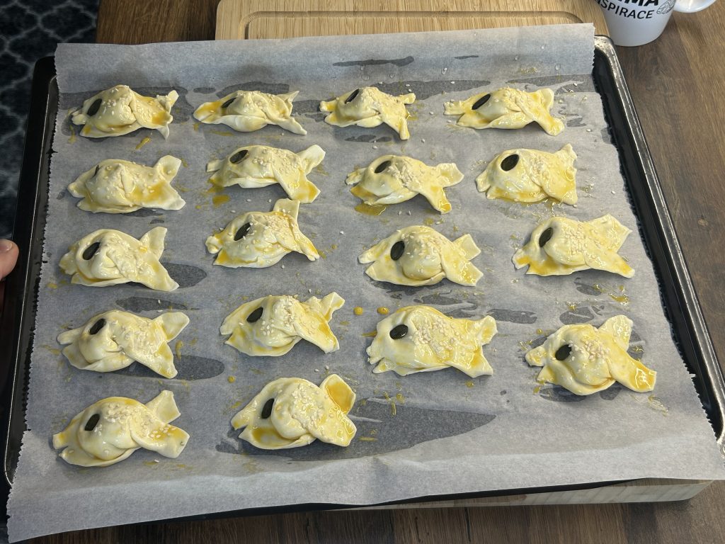 Rybky z listového těsta plněné nivou – rychlé pohoštění pro návštěvu