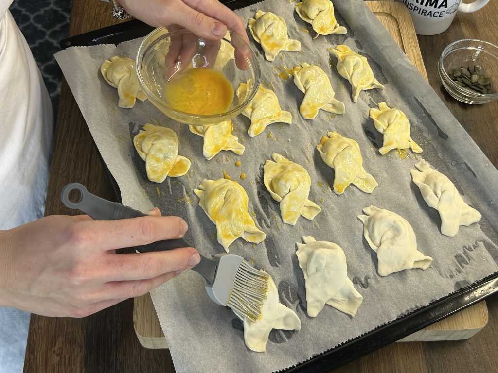 Rybky z listového těsta plněné nivou – rychlé pohoštění pro návštěvu