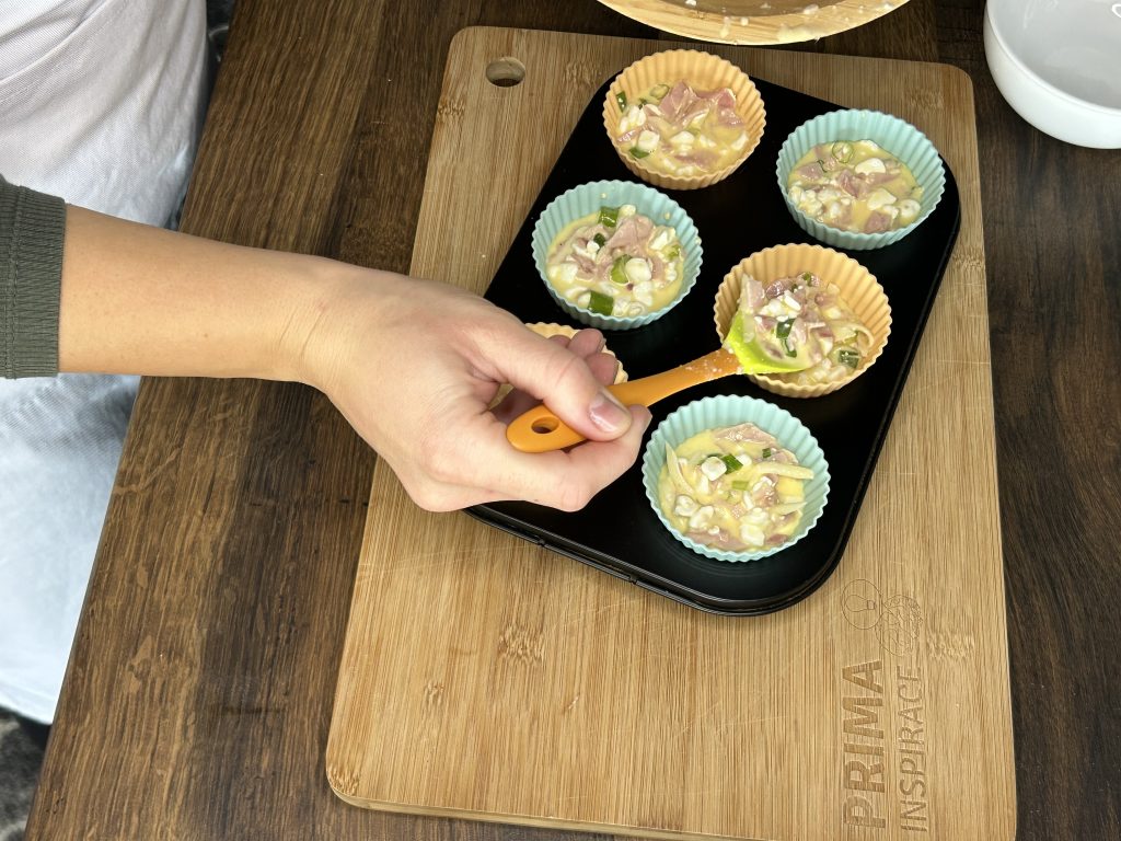 Slané cottage muffiny se šunkou a sýrem - vláčné a plné chuti