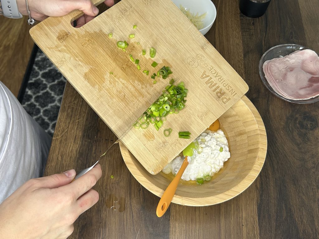 Slané cottage muffiny se šunkou a sýrem - vláčné a plné chuti