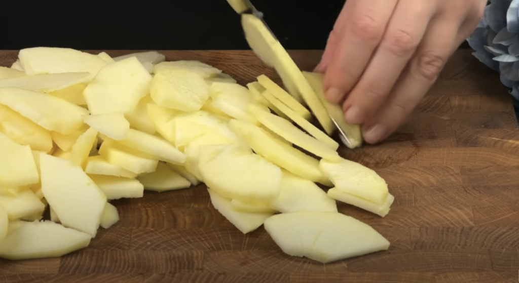 Babiččin koláč s karamelizovanými jablky a vůní vanilky