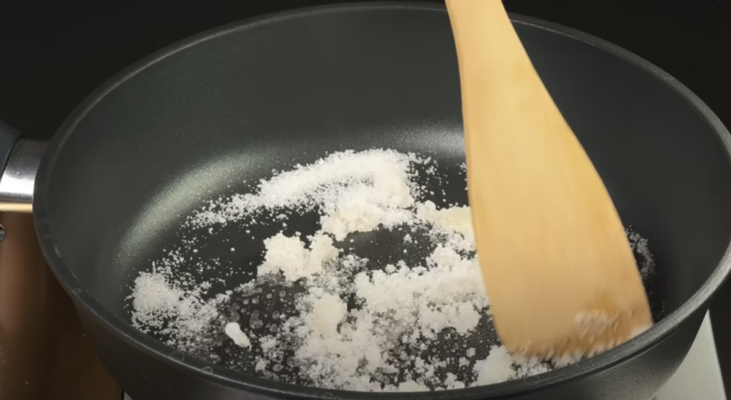 Babiččin koláč s karamelizovanými jablky a vůní vanilky