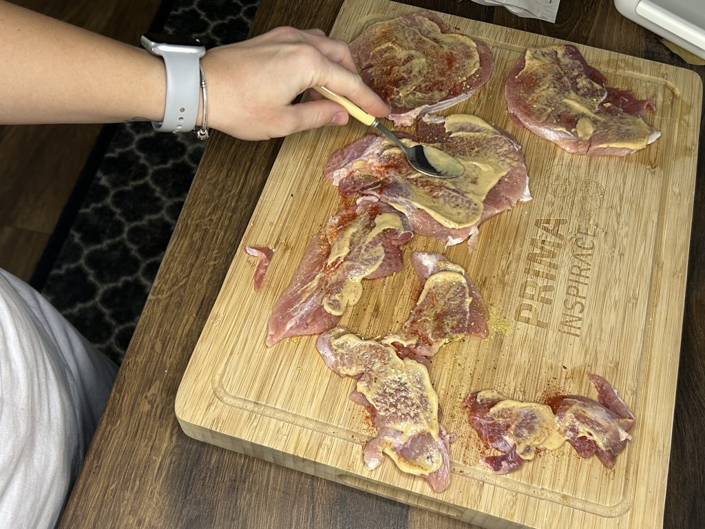 Vepřové plátky s tarhoňou – voňavý domácí oběd jako od babičky