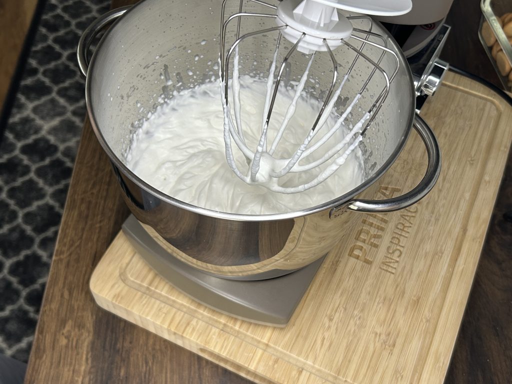 Lehké vídeňské řezy s pomerančovou náplní