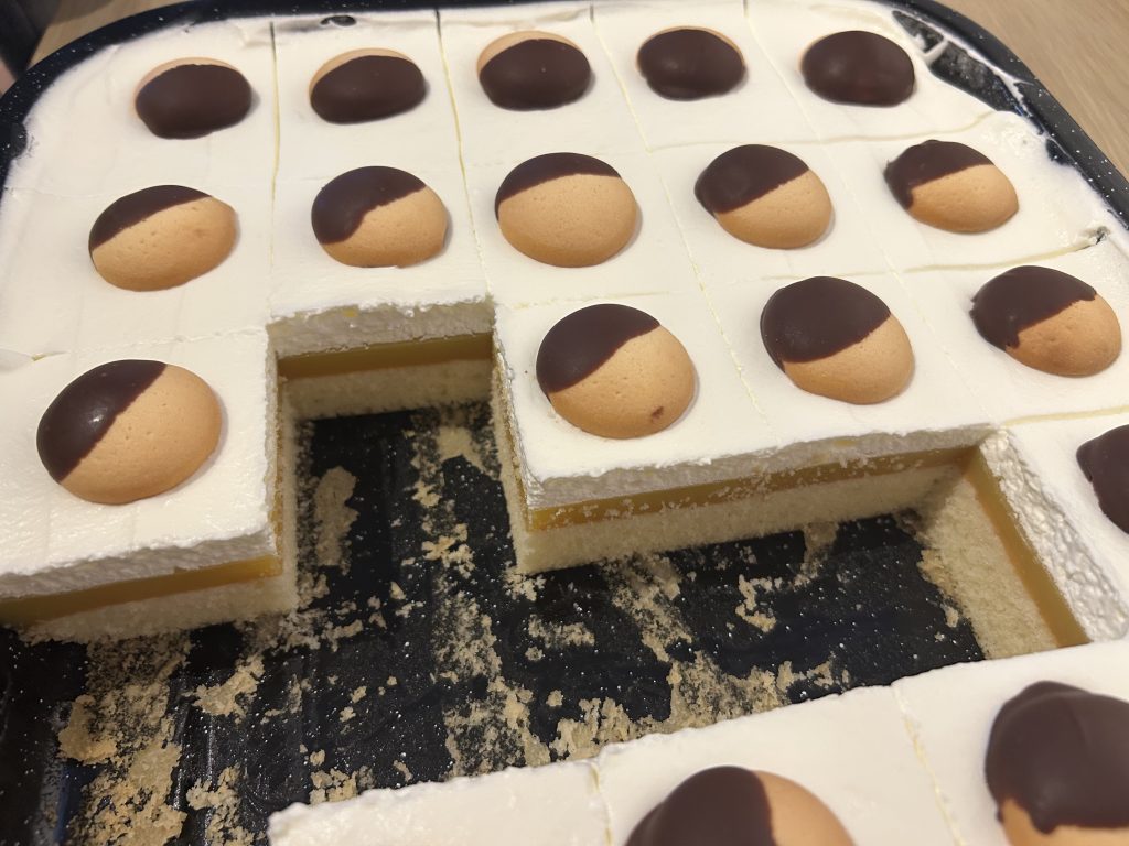 Lehké vídeňské řezy s pomerančovou náplní