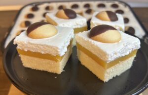 Lehké vídeňské řezy s pomerančovou náplní Lehké vídeňské řezy s pomerančovou náplní