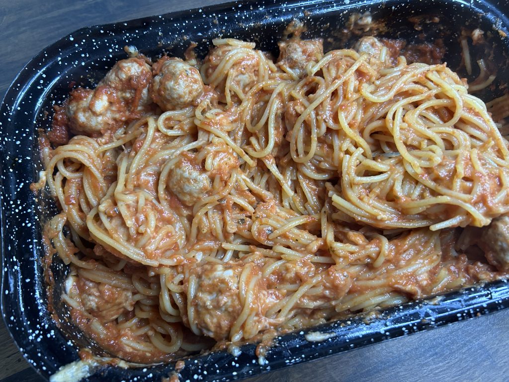 Rychlé zapečené špagety s mletým masem a rajčatovým přelivem