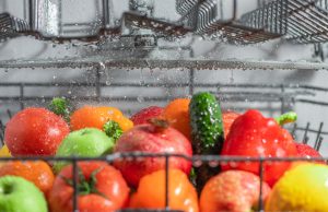 Konec drhnutí: Myčka zvládne očistit brambory i jablka rychleji než vy