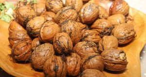 Jak louskat vlašské ořechy: Snadný trik bez námahy, který zajistí krásná, celá jádra