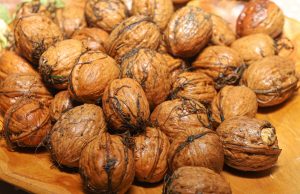 Jak louskat vlašské ořechy: Snadný trik bez námahy, který zajistí krásná, celá jádra