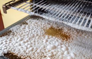 Vykouzlete čistou troubu bez drhnutí: Nejlepší techniky čištění přes noc a pomocí páry