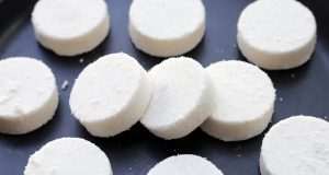 Šumivky do toalety ze 3 surovin: Návod na WC bomby s dezinfekčním účinkem pro svěží WC