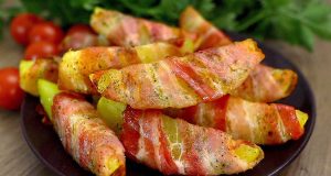 Vyzkoušejte tuto skvělou přílohu v podobě pečených brambor se slaninou!