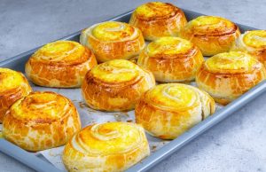 Pohoštění na oslavu či večírek: Jednoduchý recept na slané, sýrové šneky!