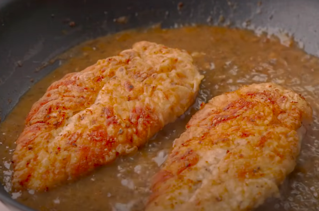 Výborný recept na kuřecí prsa na medu a česneku: