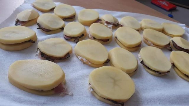 Smažené brambory plněné šunkou - Připravte si tuto dobrotu dnes k večeři!