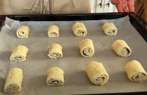 Jednoduchý recept na skvělé tvarohové šneky – Chutnají skvěle! Tvarohové šneky s mákem: rychlá sladká dobrota