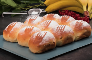 Fantastické banánové buchty připravené z kynutého těsta: Vyzkoušejte tuto dobrotu!