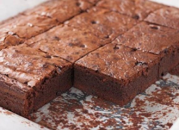 Kakaový zákusek s vlašskými ořechy – jednoduchá čokoládová buchta