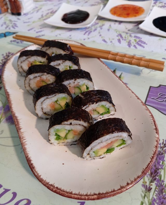 Domácí sushi rolky – jednoduchý a svěží japonský recept pro každého