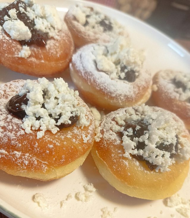 Kynuté vdolky s marmeládou a tvarohem – klasika české kuchyně