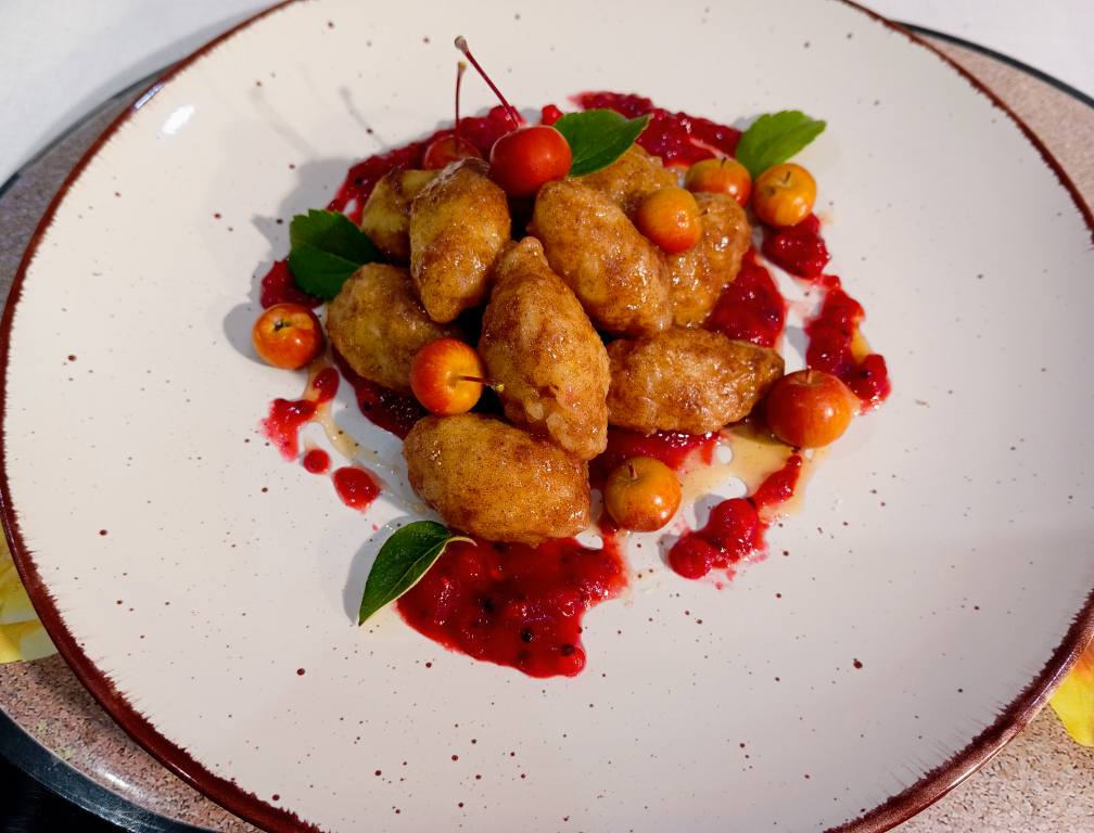 Jablkovo-krupicové noky s rybízovou omáčkou