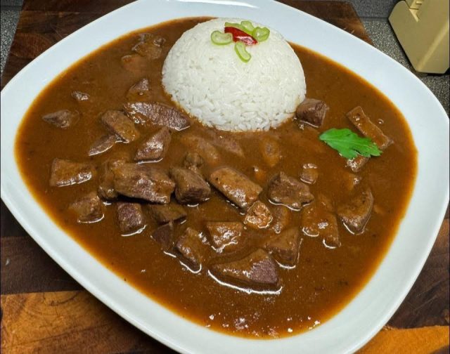 Vepřová játra na cibulce – klasika české kuchyně podle domácího receptu Vepřová játra na cibulce – klasika české kuchyně podle domácího receptu