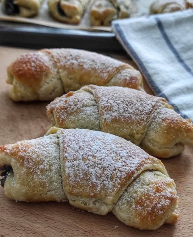 Křehké ořechové rohlíčky z domácího těsta – voňavé a nadýchané