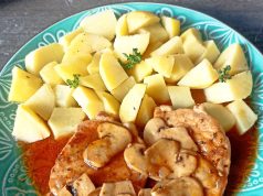 Vepřové kotlety na žampionech s bramborem Vepřové kotlety na žampionech s bramborem