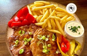 Vepřové maso v těstíčku s domácí tatarkou a hranolkami Vepřové maso v těstíčku s domácí tatarkou a hranolkami