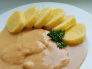 Vepřové plátky na hořčici s bramborovým knedlíkem: tradiční český oběd plný chuti