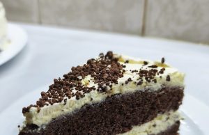 Kakaový piškotový dort s vanilkovým krémem – jednoduchý a nadýchaný dezert od čtenářky Kakaový piškotový dort s vanilkovým krémem – jednoduchý a nadýchaný dezert od čtenářky Hany 🍫🍰